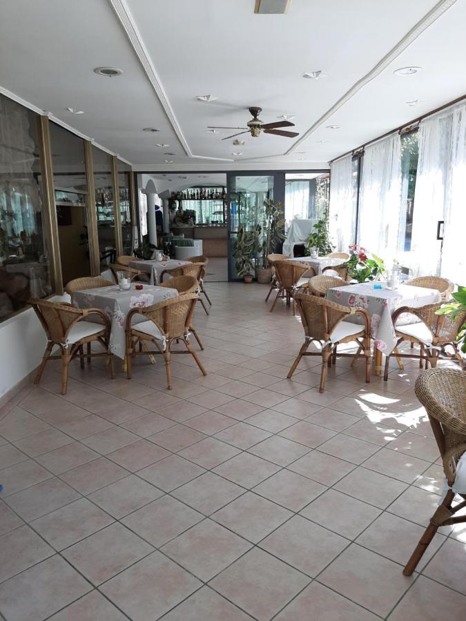 Hotel Alfredo'S Ріміні Екстер'єр фото