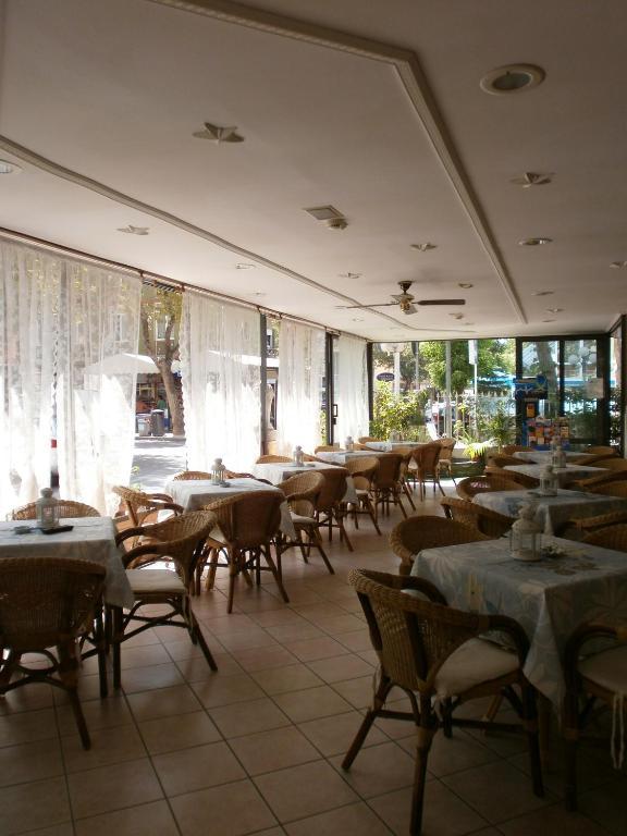 Hotel Alfredo'S Ріміні Екстер'єр фото